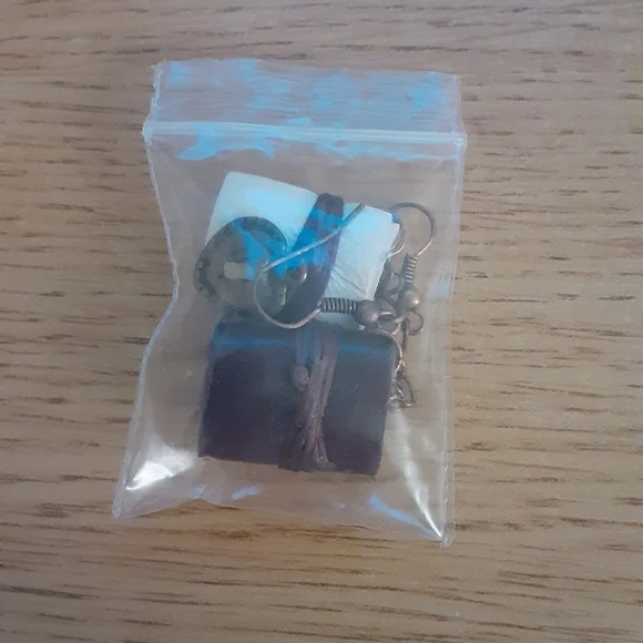 Book Earrings - Picture 4 of 6